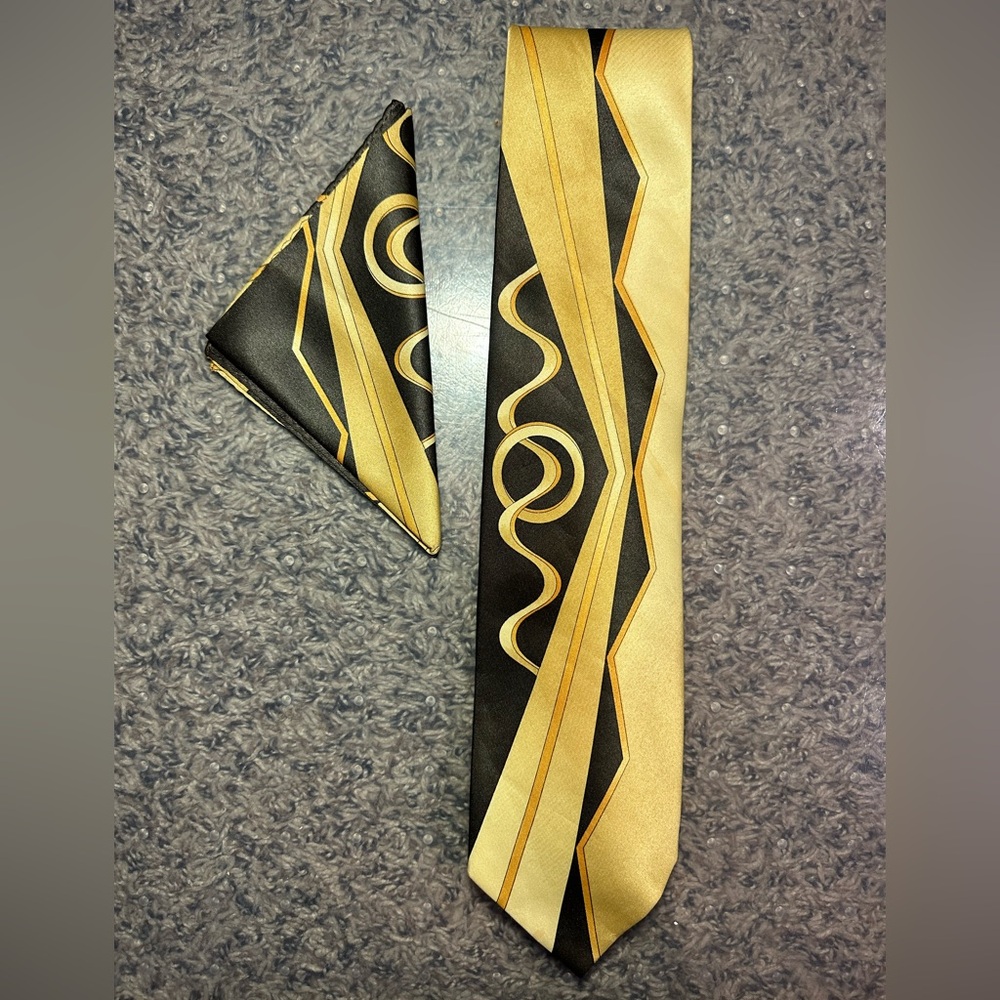 Viareggio Design by Italy Men’s Neck Tie and Pocket Hankerchief Brown Tan Gold